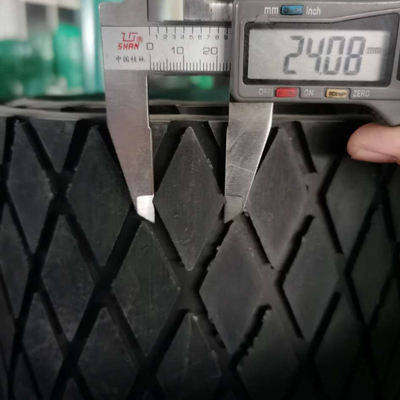 다이아몬드 홈 충돌 도르래 지체 시트를 뒤떨어지는 헤링본 패턴 벨트 콘베이어 풀리